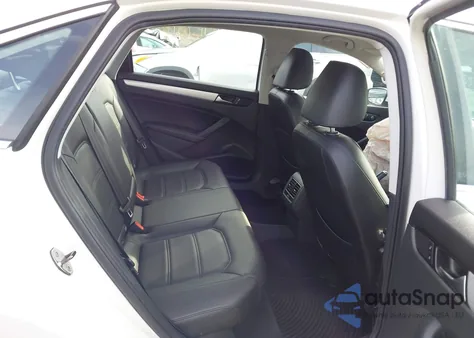 2013 Volkswagen Passat 2.5L Se z USA, uszkodzony, nr VIN 1VWBP7A30DC034530